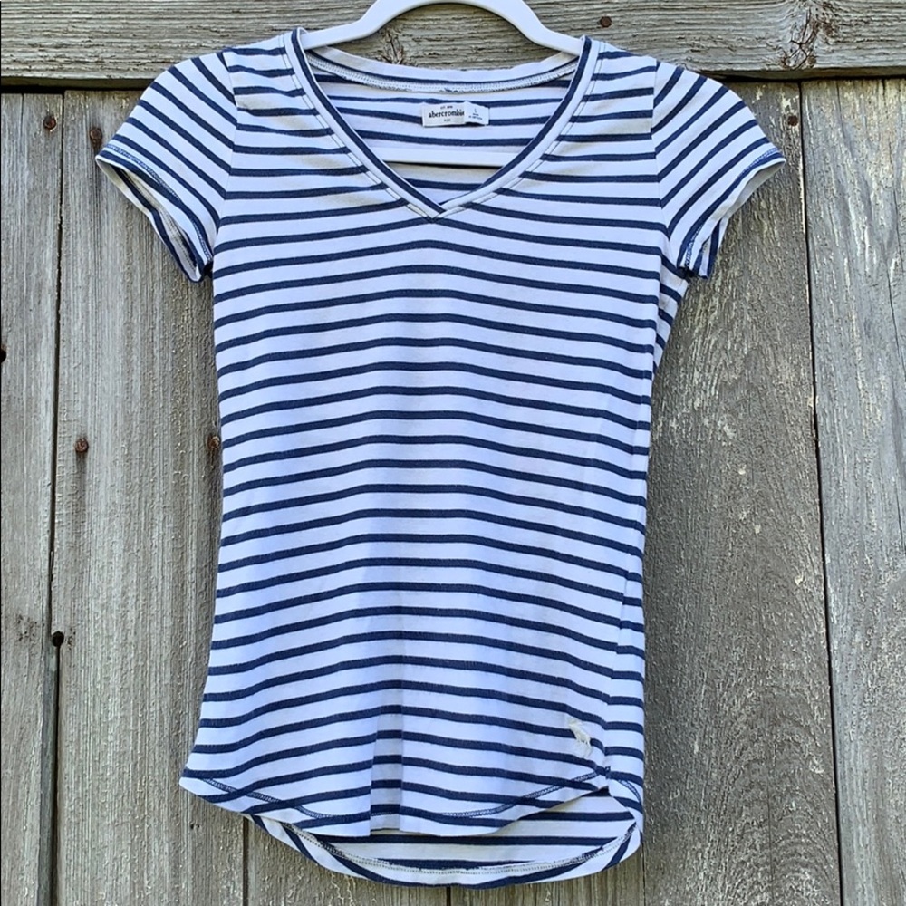 Abercrombie Kids Tee - Size L